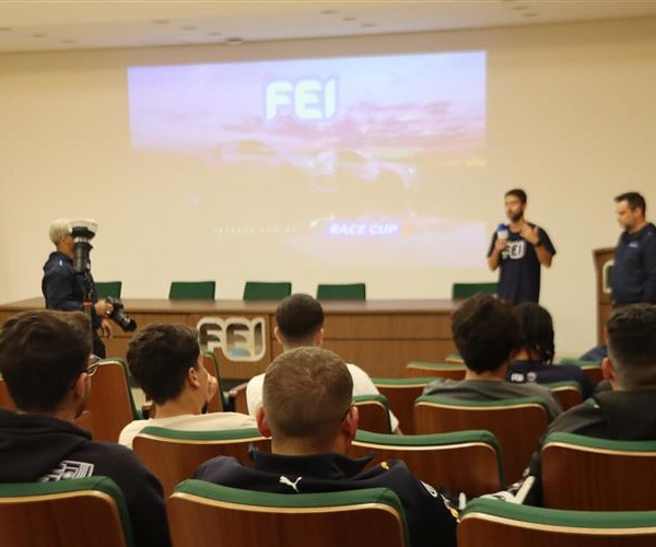 CEO da Race Cup partilha experiências e oportunidades no setor de automobilismo com alunos da FEI