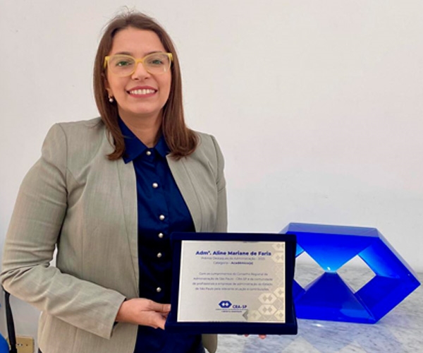Coordenadora do Curso de Administração da FEI São Paulo, Profa. Dra. Aline Faria, é premiada pelo CRA-SP
